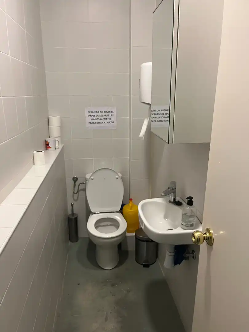 Badezimmer von Fabrikhallen zum Verkauf in Abrera mit Heizung