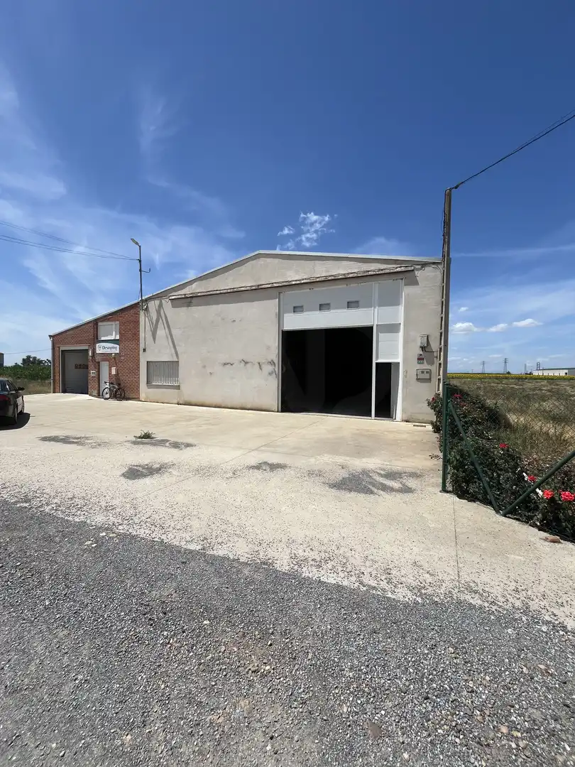 Exterior view of Commercial properties for rent in Pobladura de Pelayo García