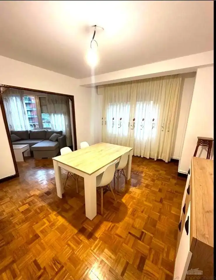 Menjador de Pis en venda en Ourense Capital  amb Calefacció, Parquet i Terrassa