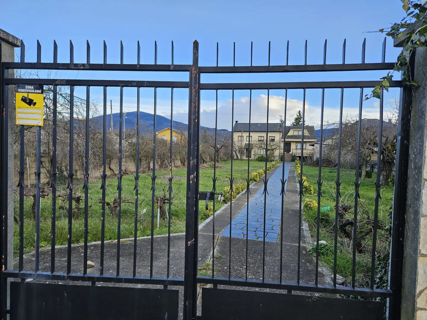 Vista exterior de Casa o chalet en venta en Congosto con Calefacción, Jardín privado y Trastero