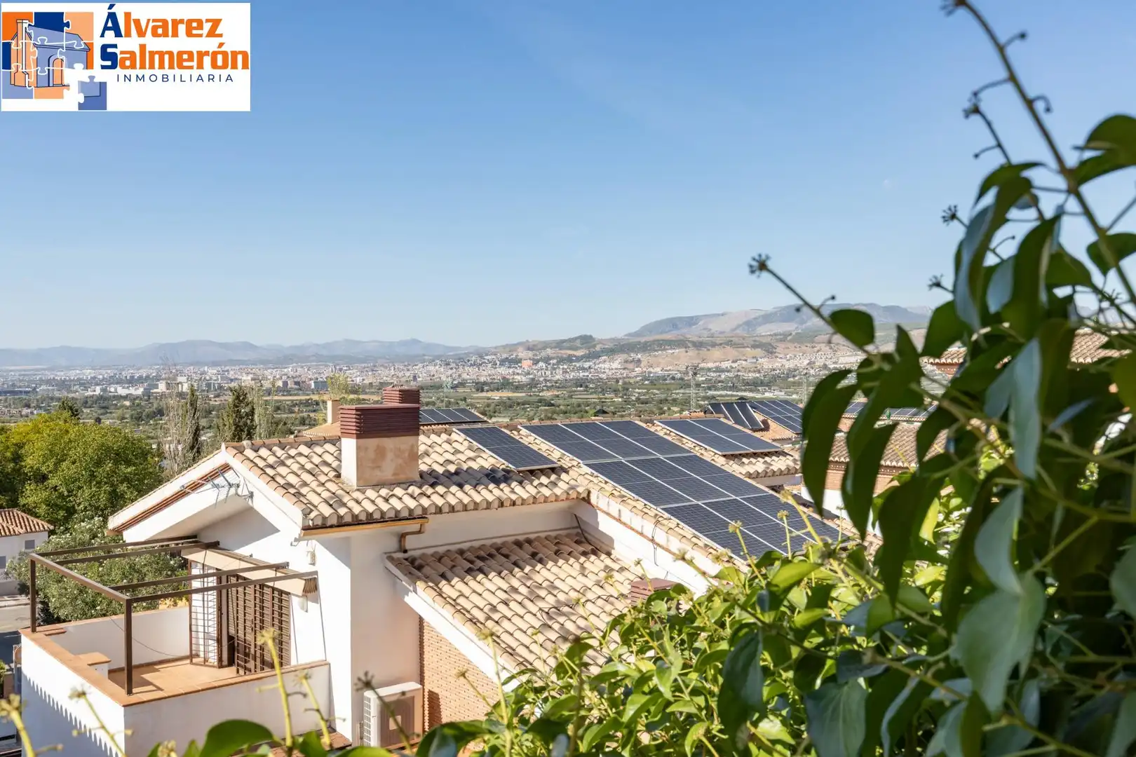Vista exterior de Casa o chalet en venta en Altos de la Zubia