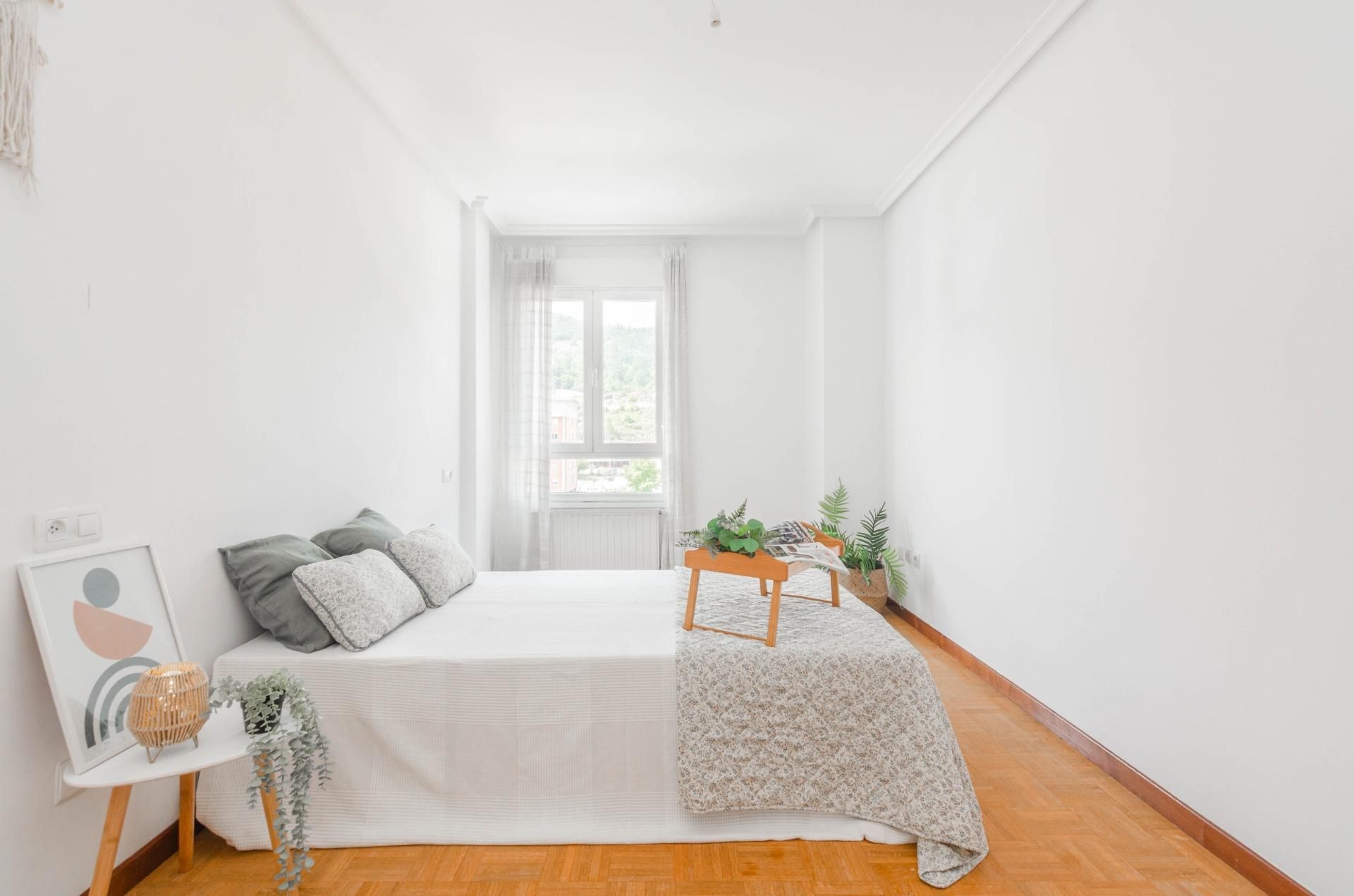Habitación de Piso en venta en Oviedo  con Calefacción
