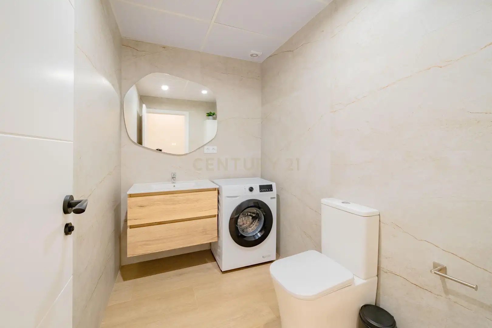 Bathroom of Apartments for sale in Valencia  with Air Conditioner, Oven and Washing machine