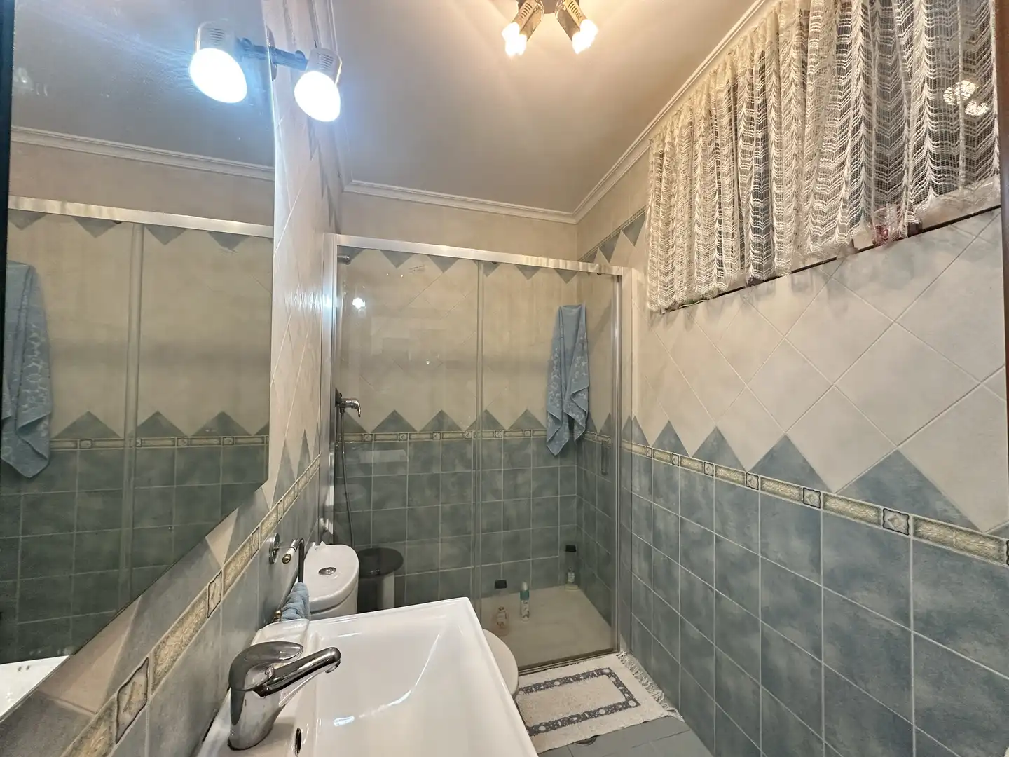 Baño de Casa o chalet en venta en O Carballiño   con Calefacción, Jardín privado y Parquet