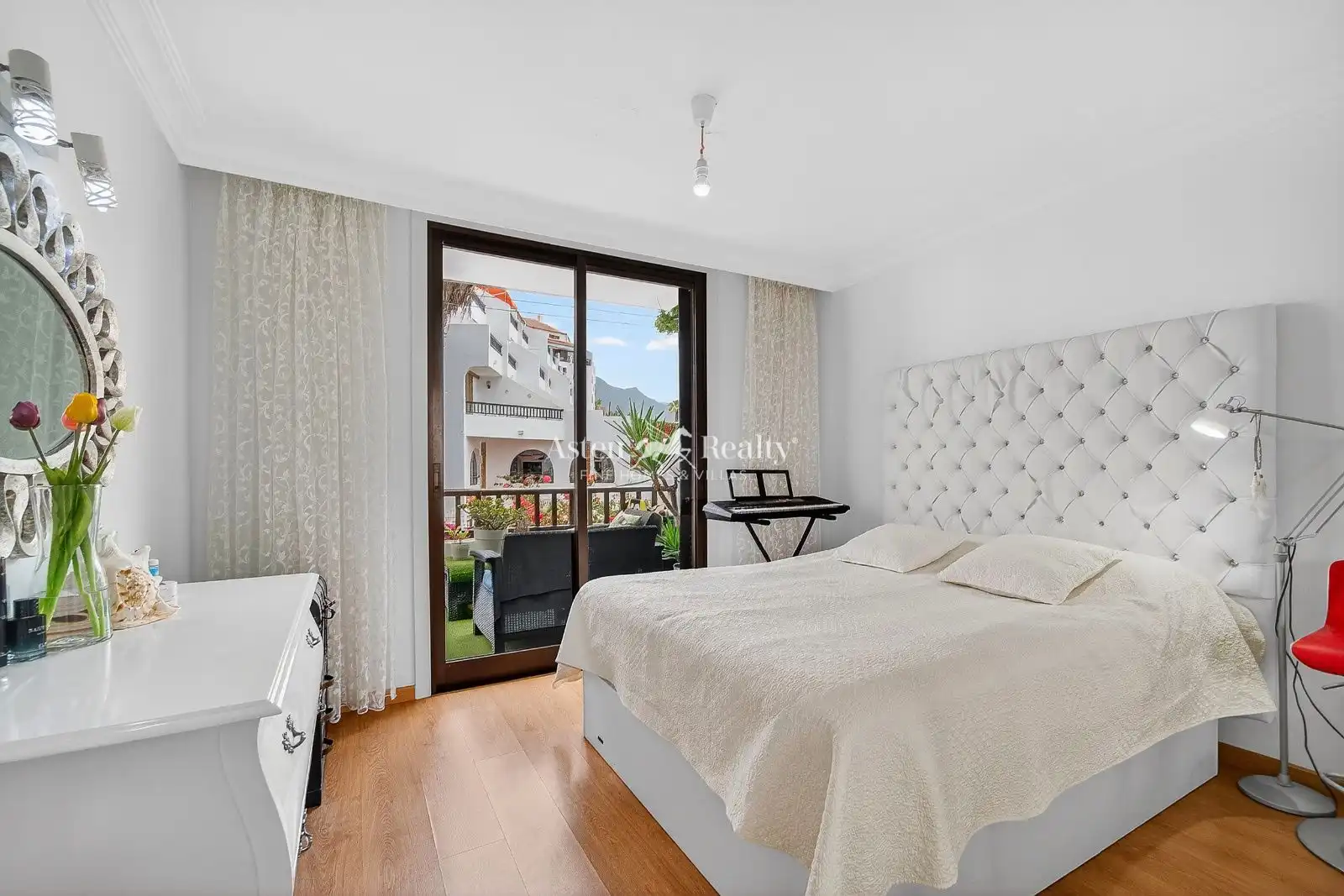 Dormitori de Apartament en venda en Arona amb Aire condicionat, Terrassa i Piscina