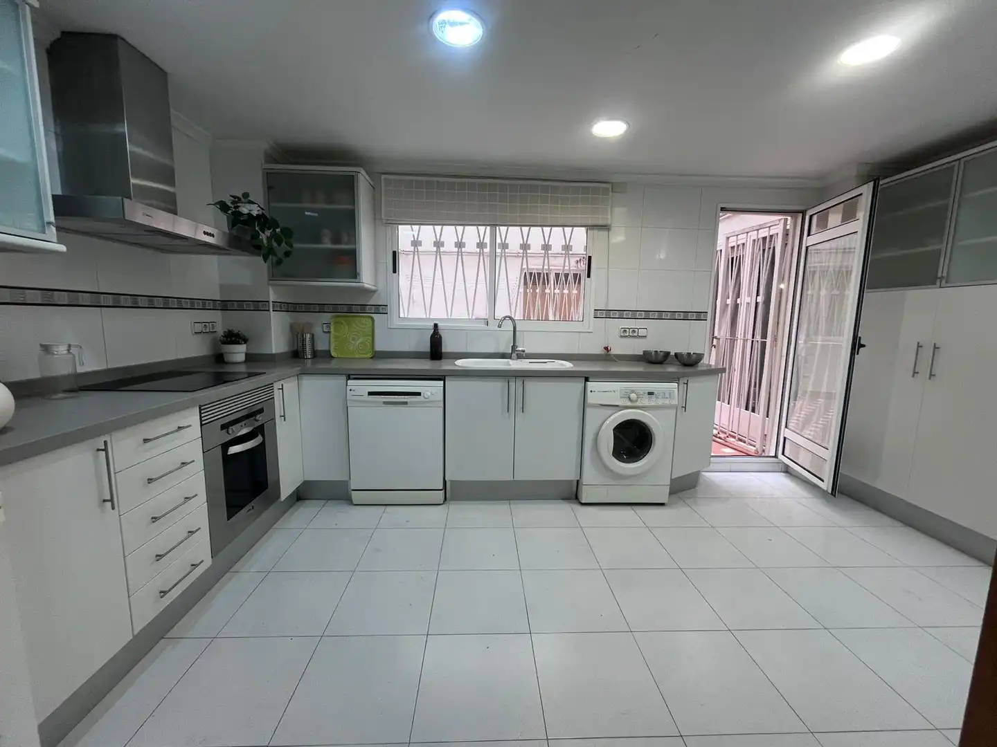 Cocina de Piso en venta en La Pobla de Farnals con Terraza, Horno y Balcón