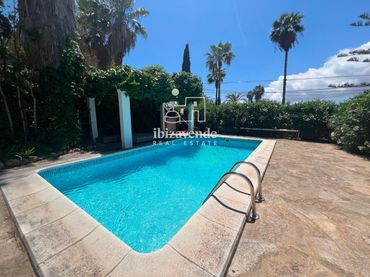 Casa con piscina en venta en Aguzanieve