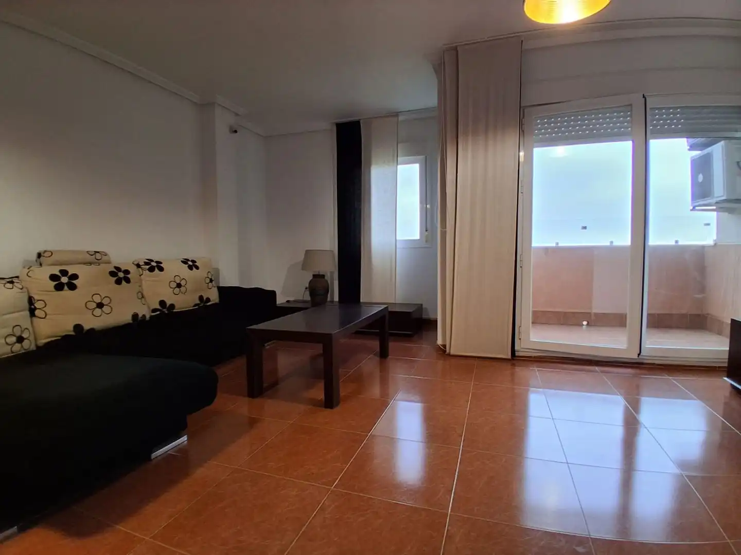 Sala d'estar de Pis en venda en Roquetas de Mar amb Aire condicionat, Calefacció i Terrassa