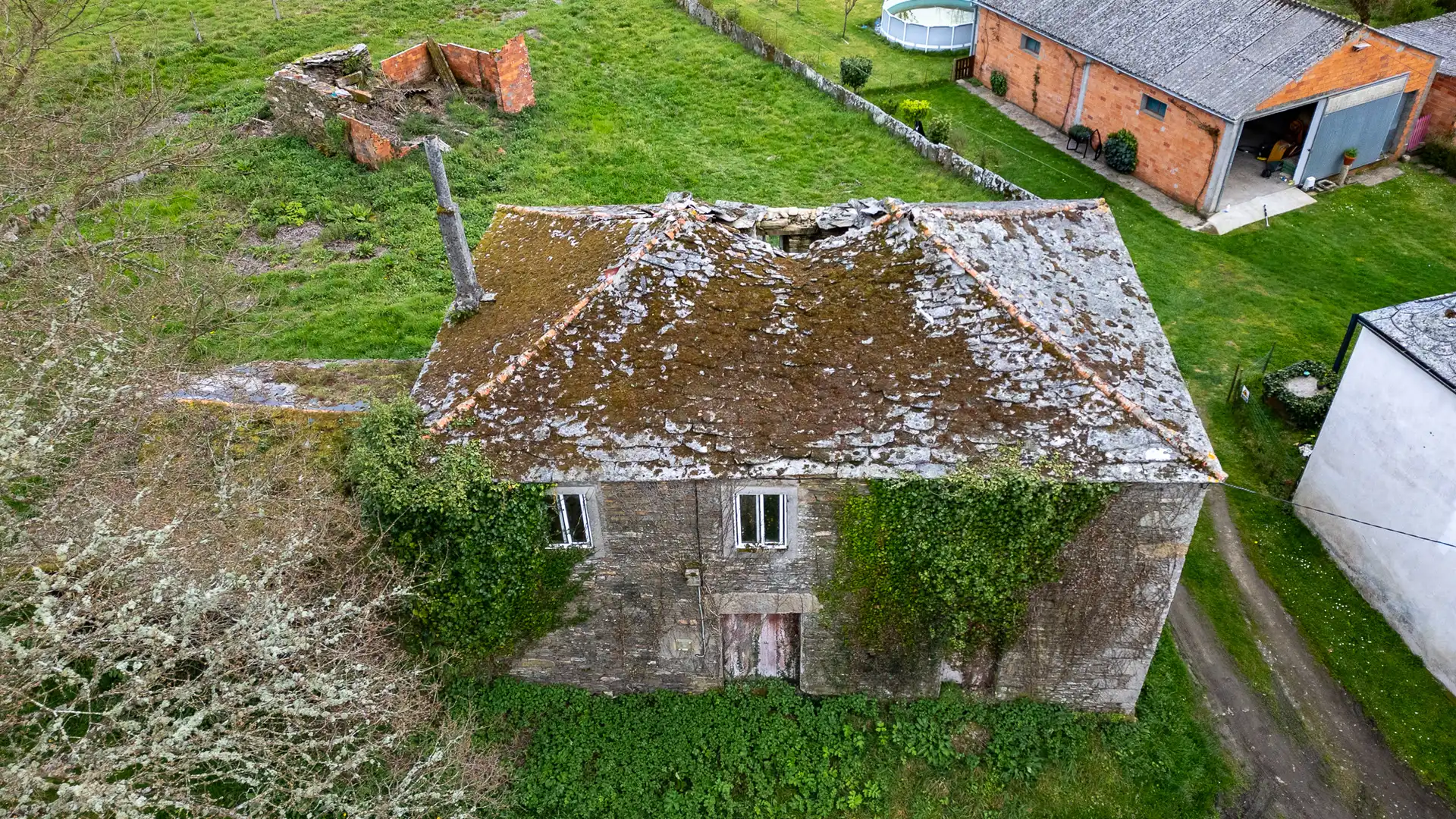 Außenansicht von Country house zum Verkauf in Begonte