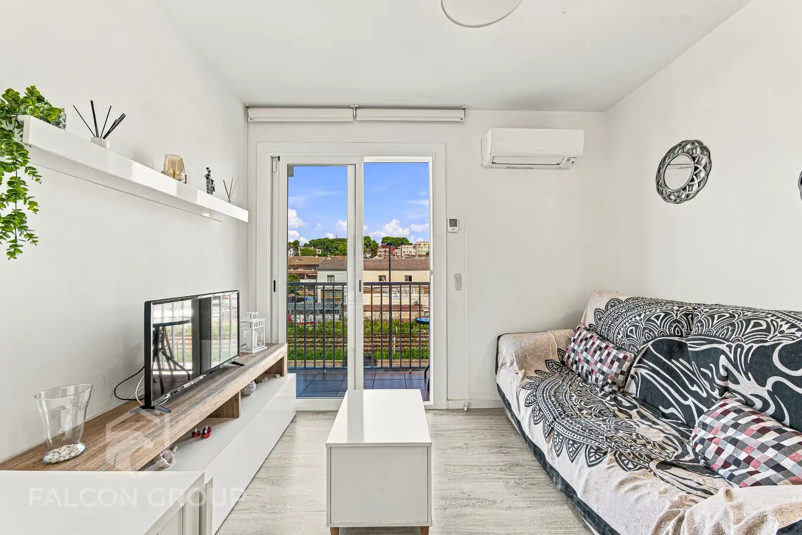 Apartament amb terrassa en venda a Carrer de Lluís Companys, imagen 3