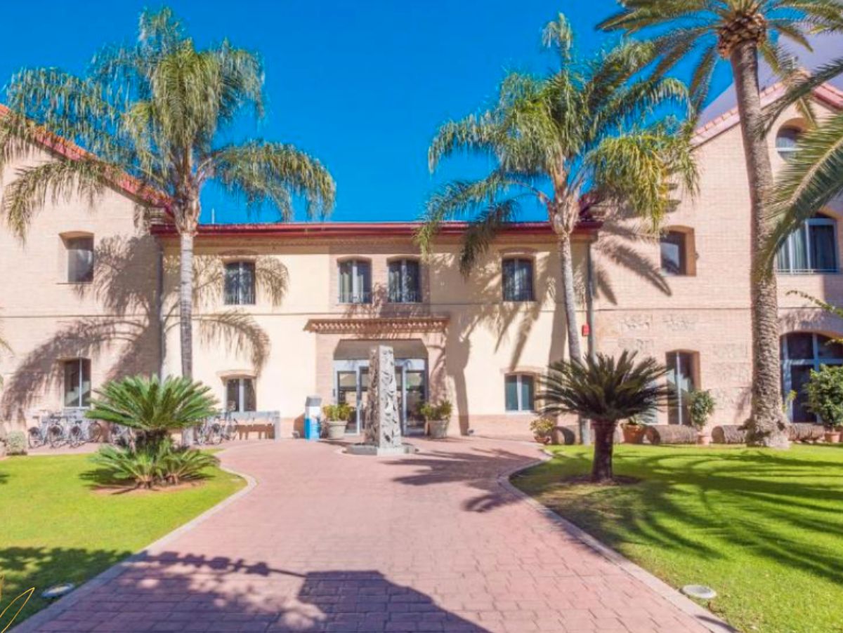 Vista exterior de Edificio en venta en  Valencia Capital