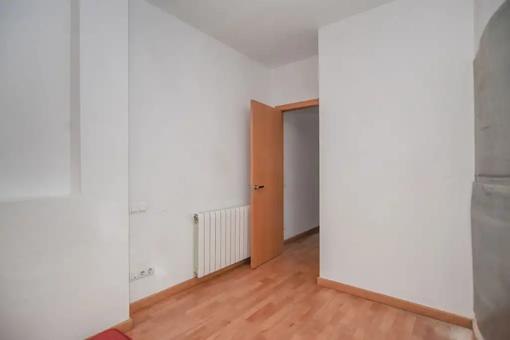 Habitación de Piso en venta en Girona con Calefacción y Trastero