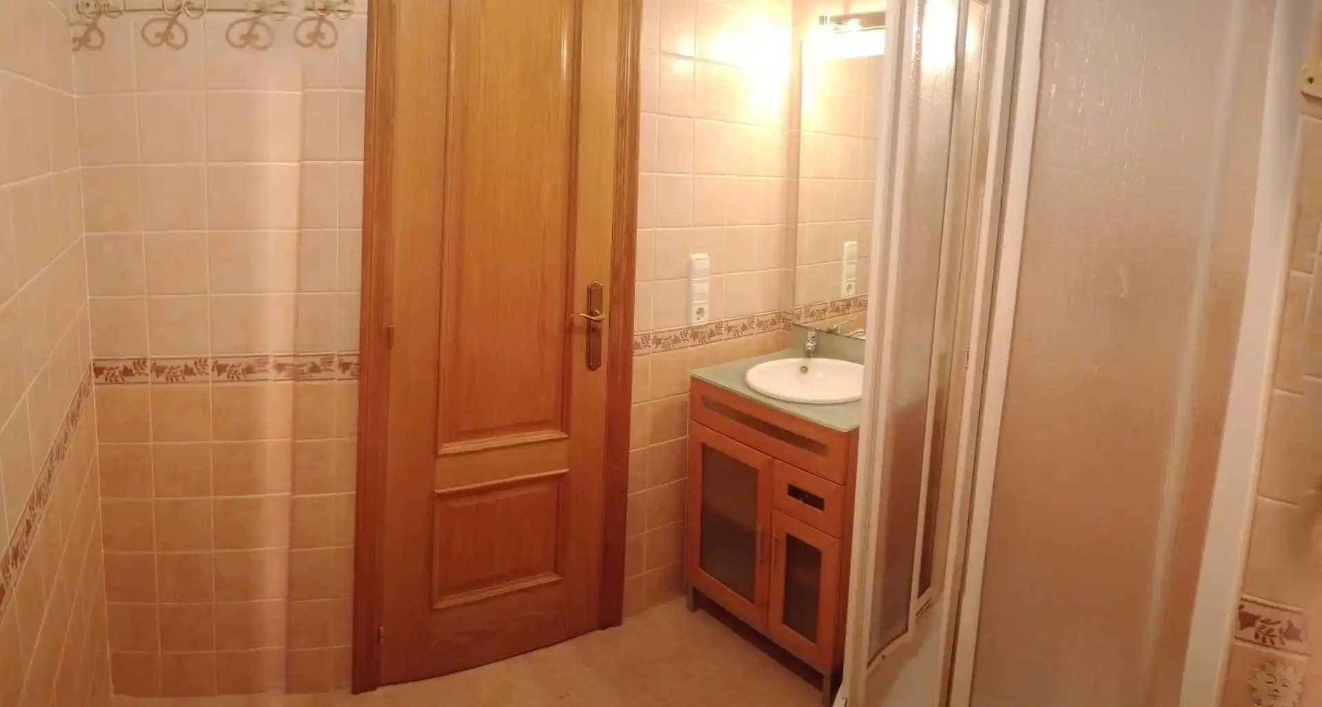 Baño de Casa adosada de alquiler en Xirivella con Terraza y Amueblado