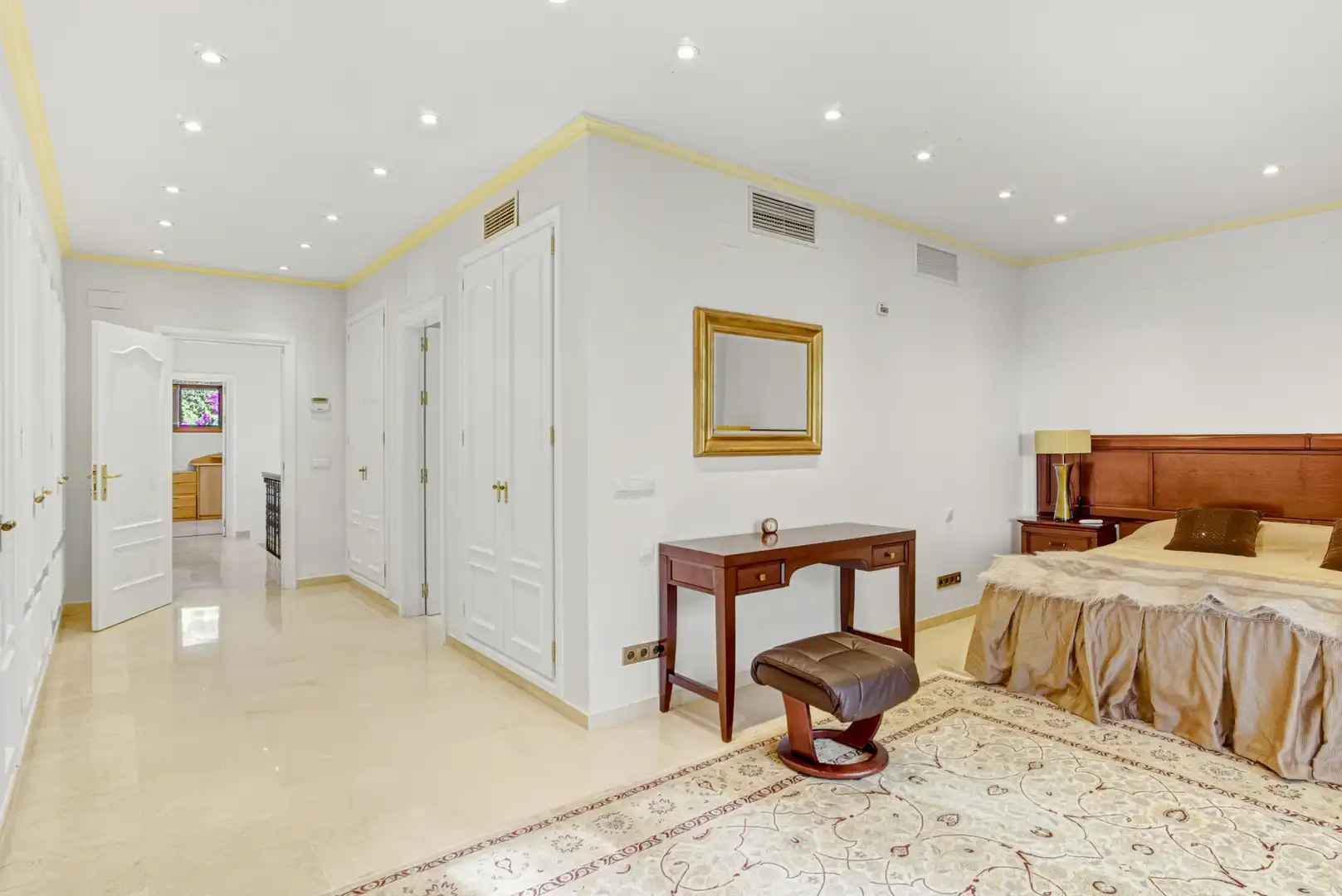 Habitación de Casa o chalet en venta en Estepona con Aire acondicionado, Jardín privado y Terraza
