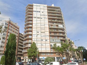 Flat with balcony for sale in Plaza de María Agustina 6