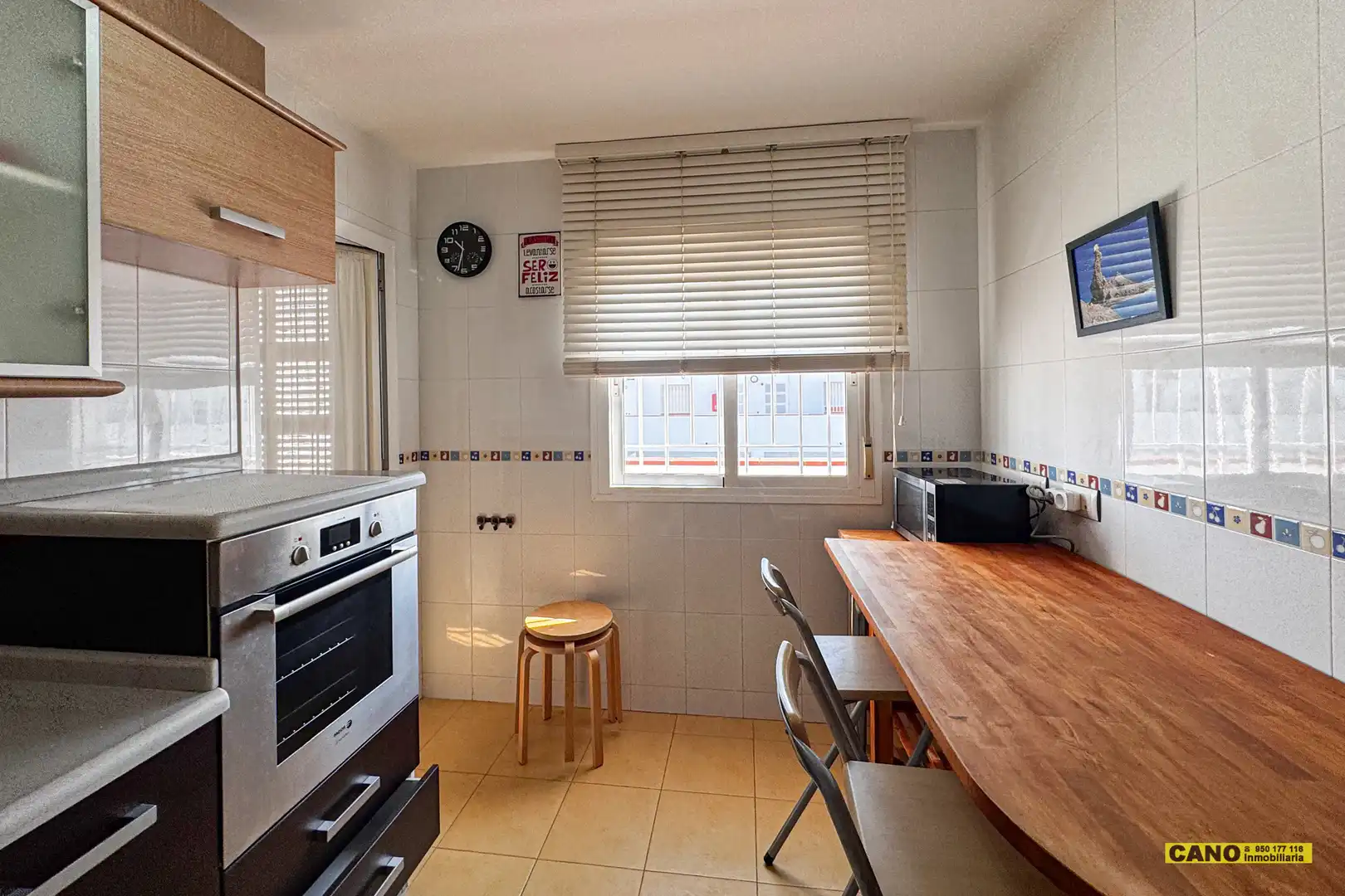 Küche von Wohnung zum Verkauf in Almería mit Klimaanlage, Heizung und Terrasse