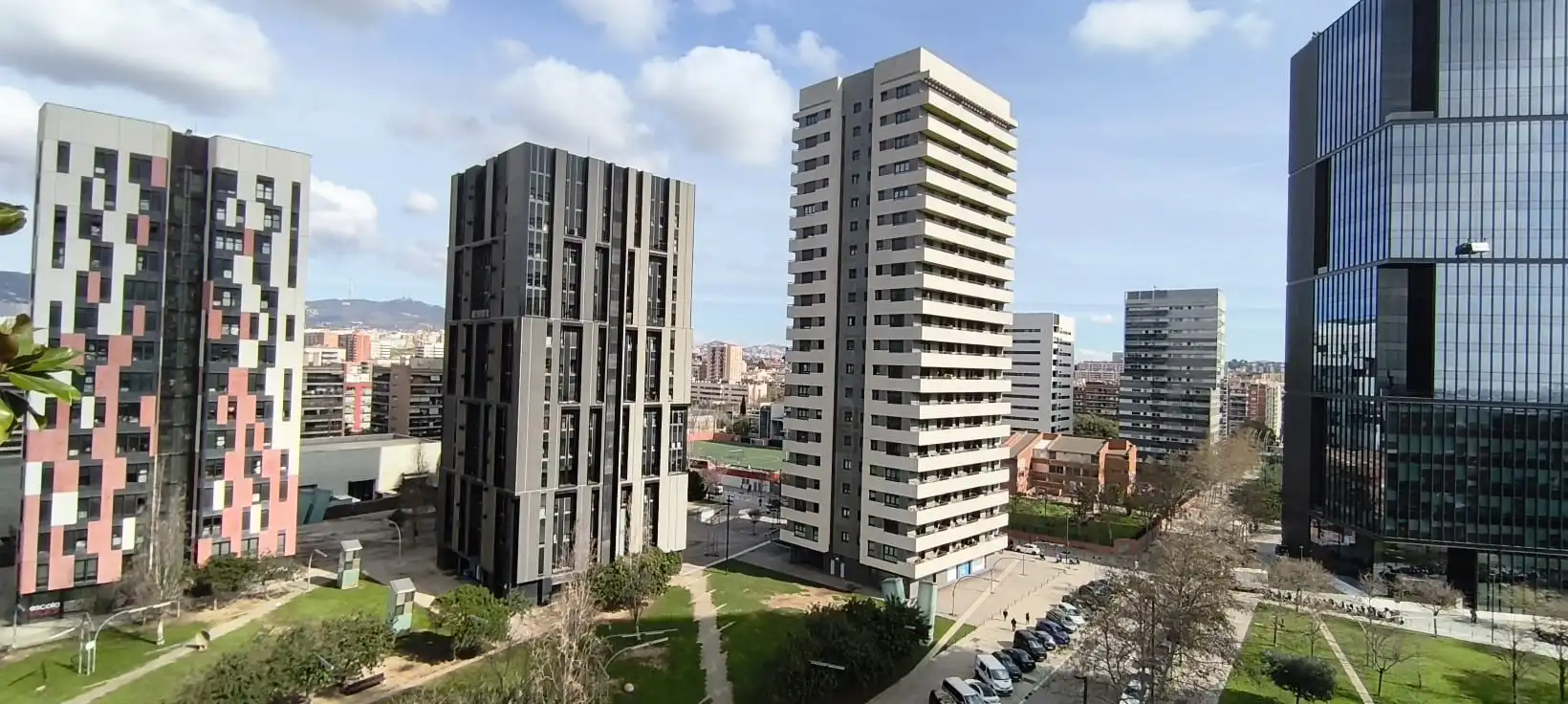 Außenansicht von Wohnung zum Verkauf in L'Hospitalet de Llobregat mit Klimaanlage, Heizung und Parkett