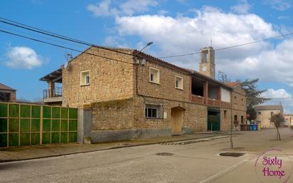 Vista exterior de Casa o xalet en venda en Sariñena amb Calefacció, Jardí privat i Terrassa