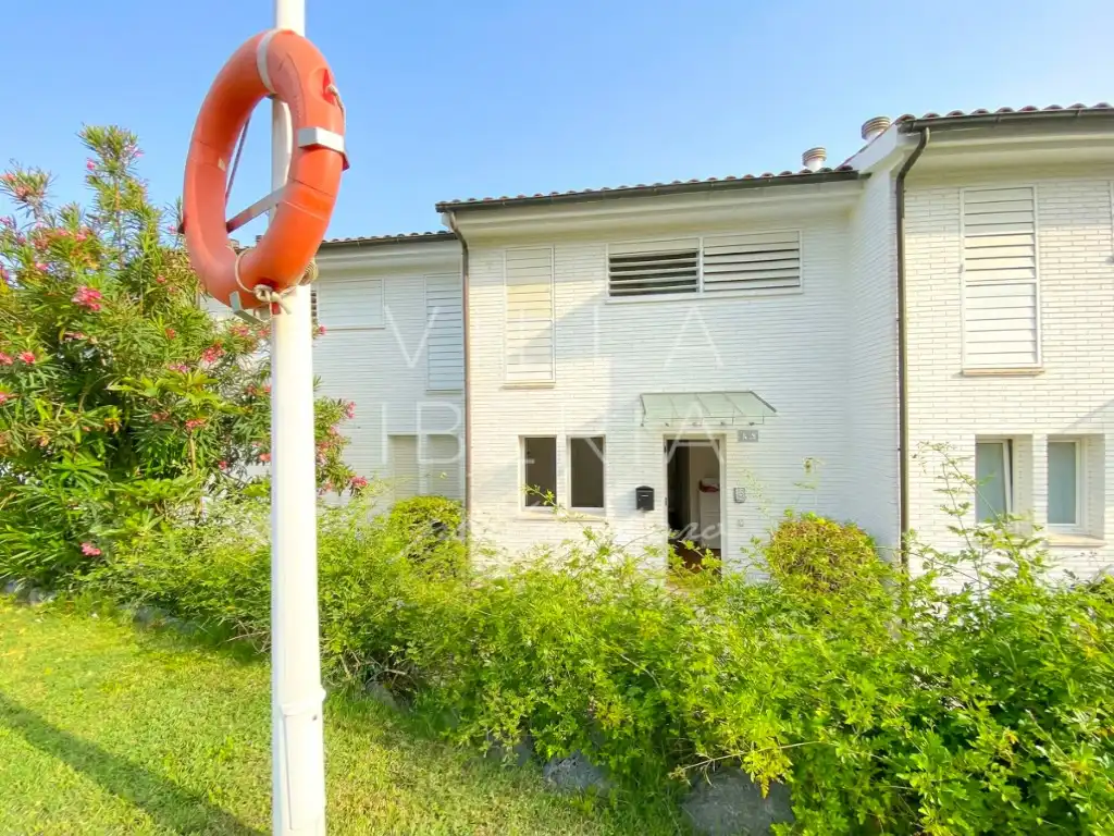 Außenansicht von Einfamilien-Reihenhaus zum Verkauf in Castell d'Aro, Platja d'Aro i s'Agaró mit Gemeinschaftspool