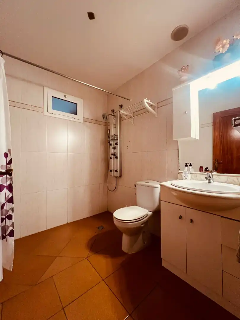 Baño de Planta baja en venta en Pineda de Mar con Aire acondicionado, Calefacción y Jardín privado