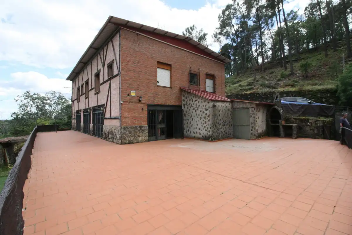 Außenansicht von Country house zum Verkauf in Arenas de San Pedro mit Heizung, Privatgarten und Terrasse