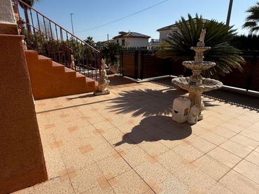 Xalet amb balcó en venda a Alcolea