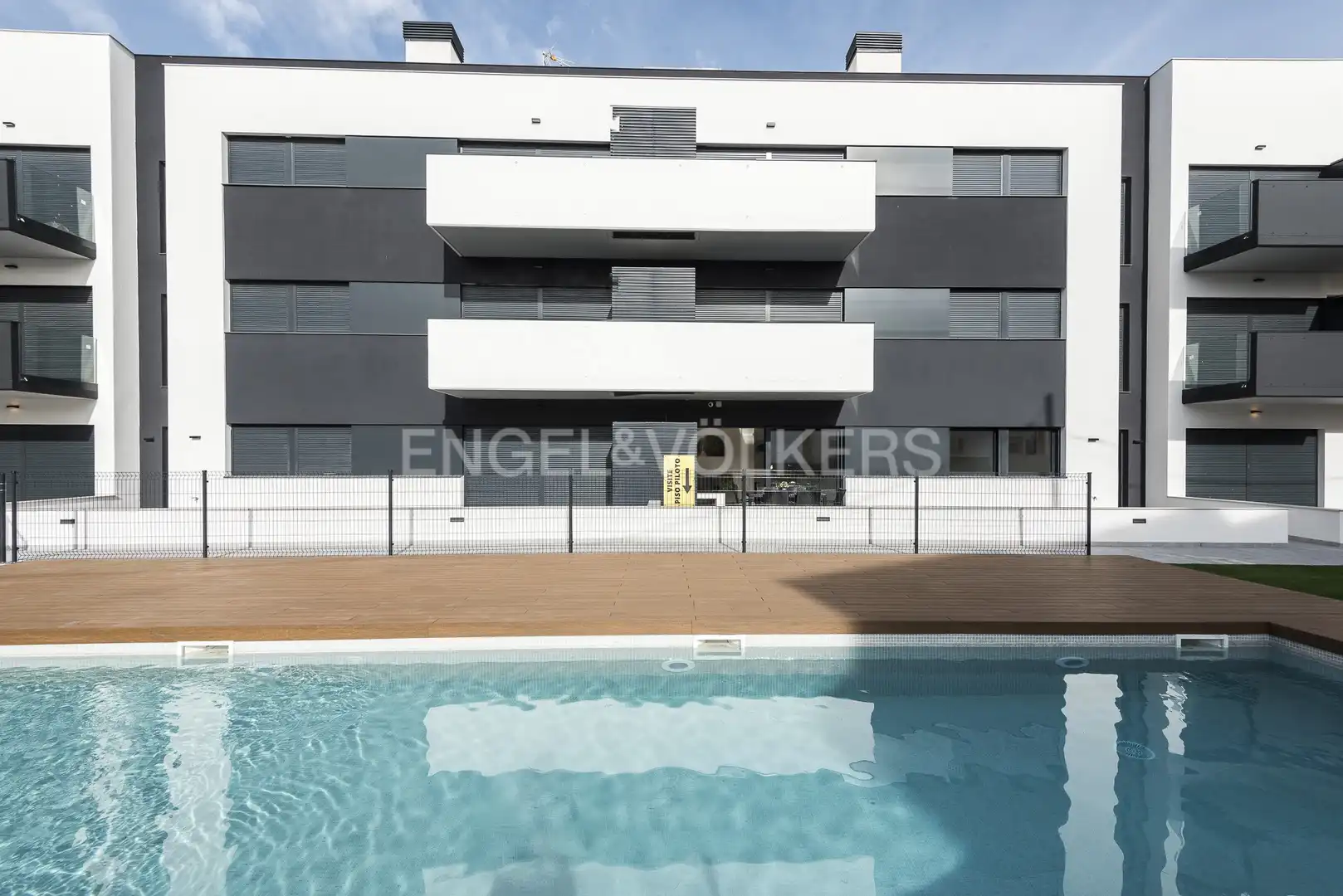 Swimming pool of Flat for sale in Cubelles  with Air Conditioner, Heating and Terrace