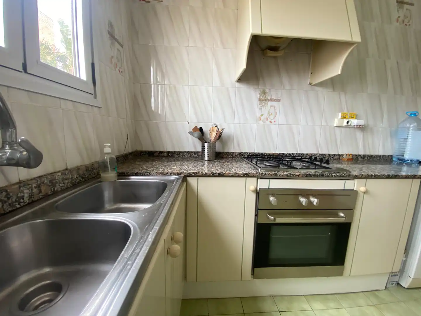 Kitchen of Flat for sale in Valencia  with Air Conditioner, Terrace and Storage room