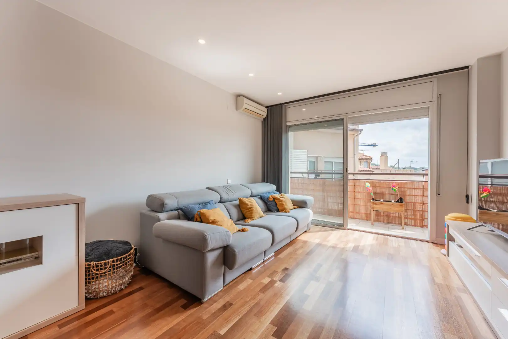 Living room of Flat for sale in Can Illa