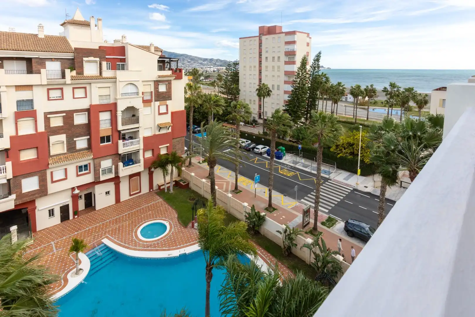 Schwimmbecken von Dachboden zum Verkauf in Motril mit Privatgarten, Terrasse und Gemeinschaftspool