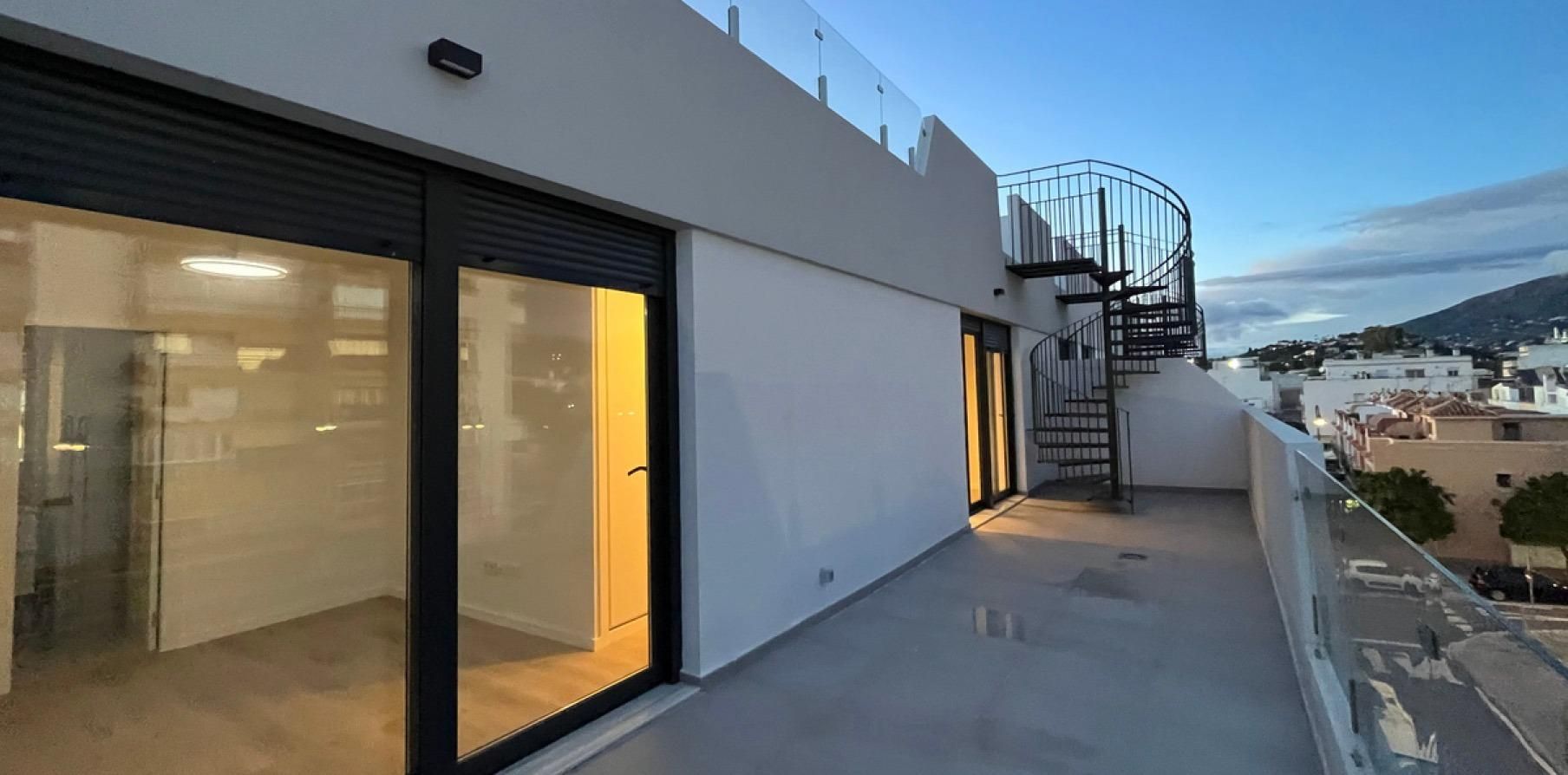 Vista exterior de Àtic en venda en Mijas amb Aire condicionat, Calefacció i Terrassa