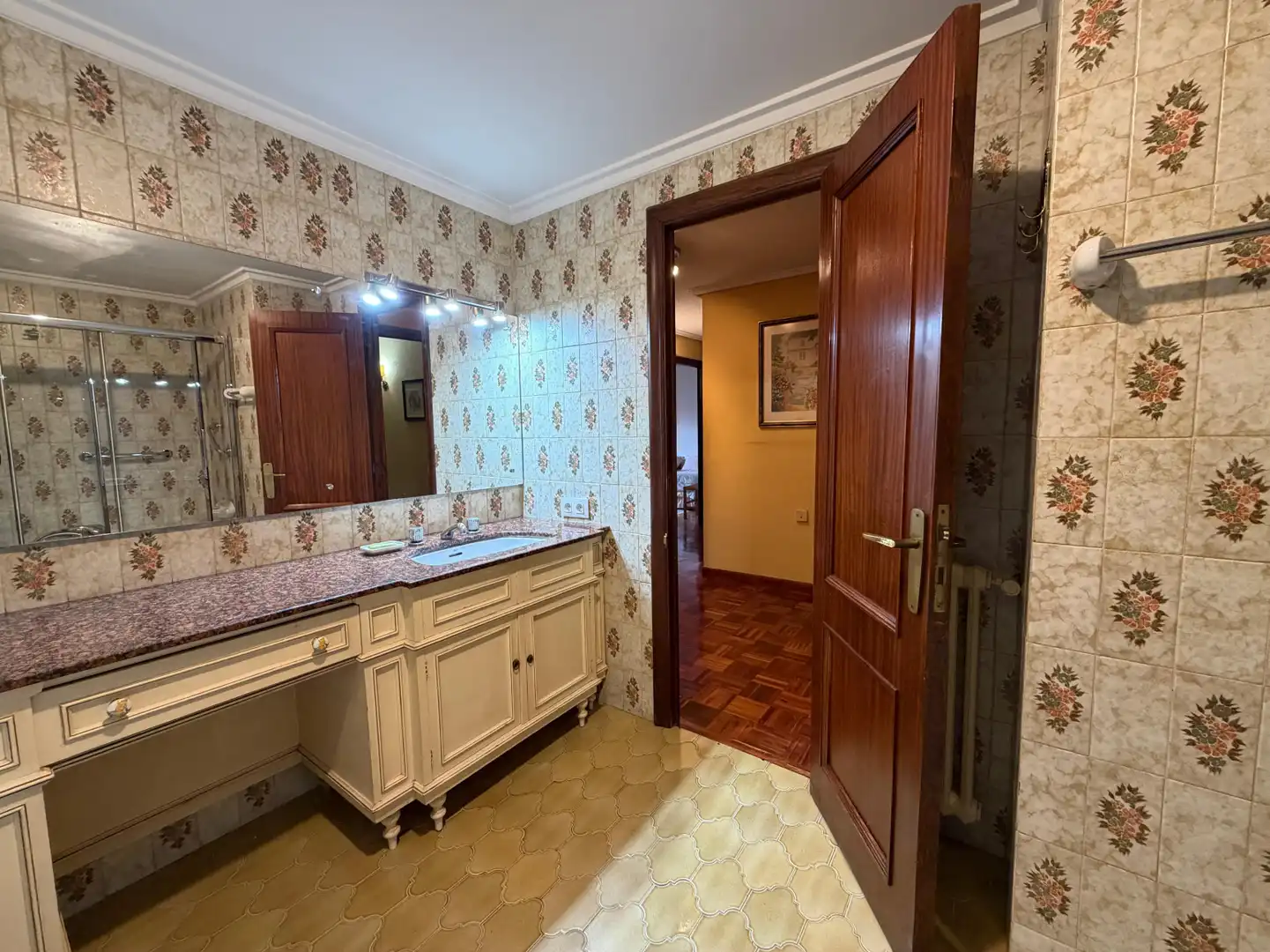 Baño de Piso en venta en Avilés con Calefacción, Parquet y Terraza