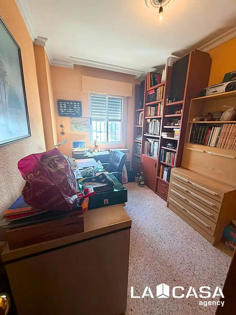 Habitación de Piso en venta en Dos Hermanas con Balcón
