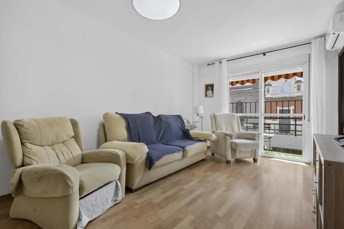 Living room of Flat for sale in Sevilla  with Air Conditioner and Heating