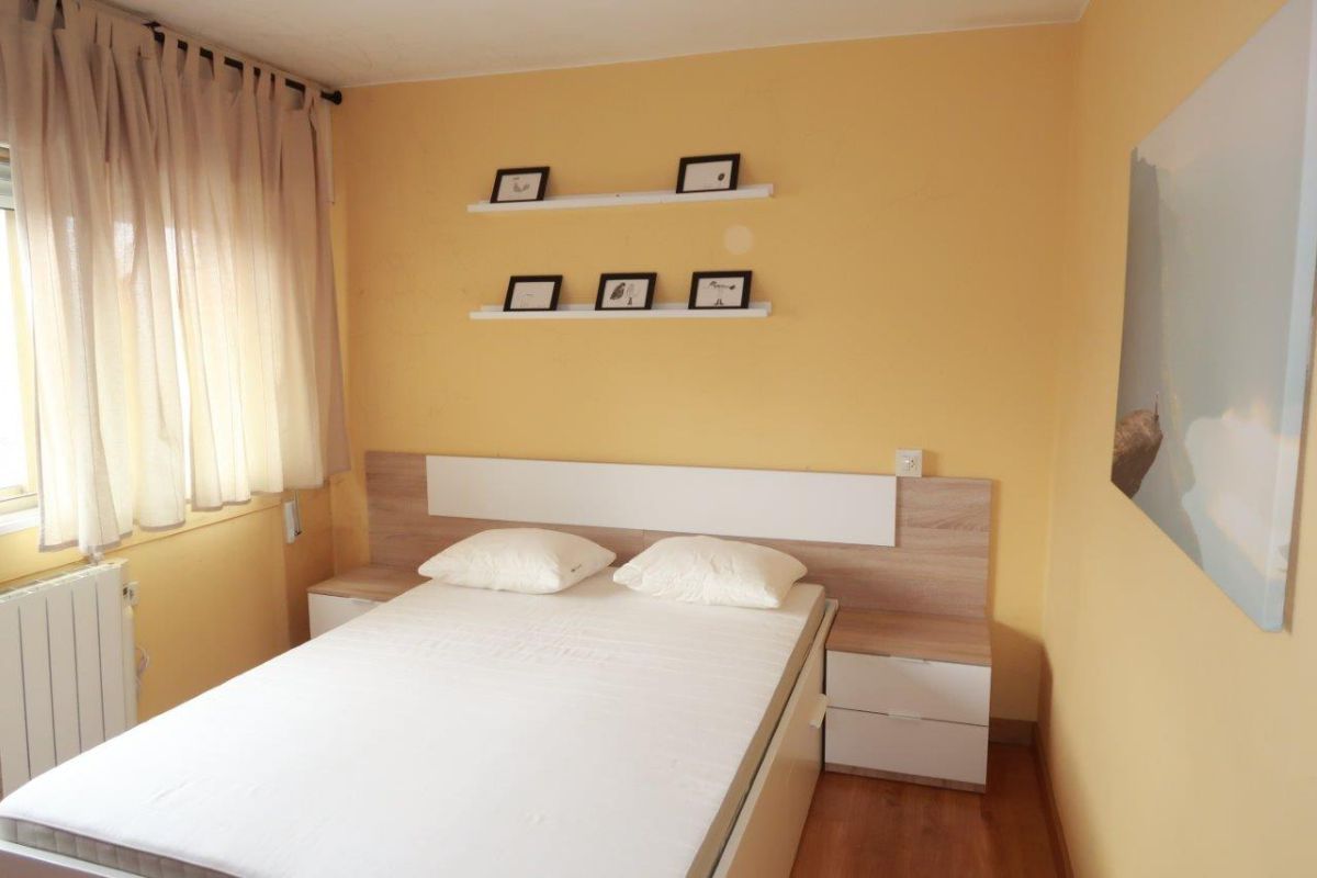 Dormitori de Apartament de lloguer en A Coruña Capital  amb Calefacció, Moblat i Forn