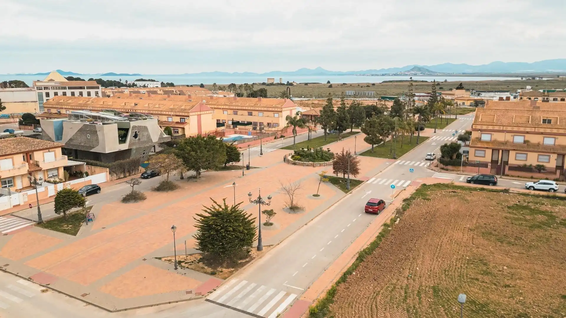 Vista exterior de Casa adosada en venda en Los Alcázares amb Aire condicionat, Jardí privat i Terrassa