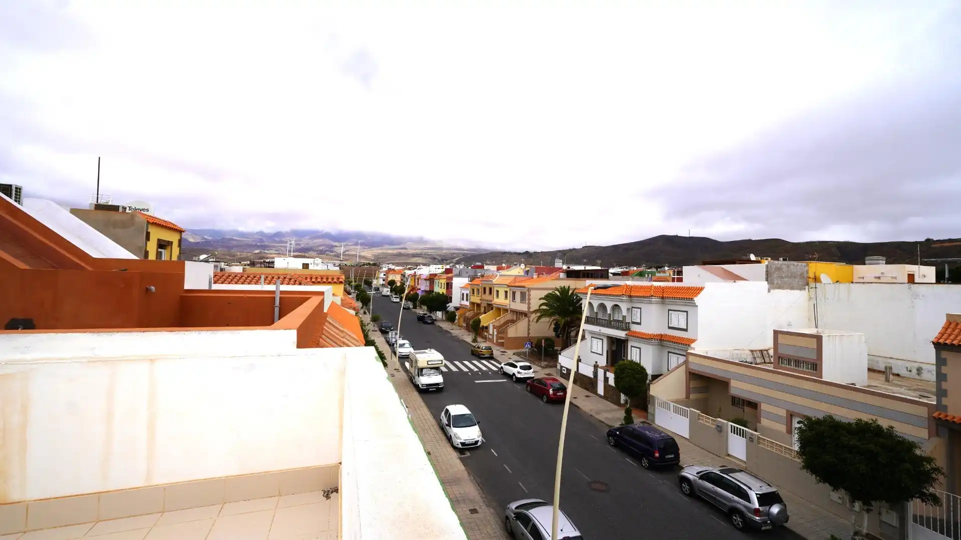 Außenansicht von Einfamilien-Reihenhaus zum Verkauf in Agüimes mit Terrasse