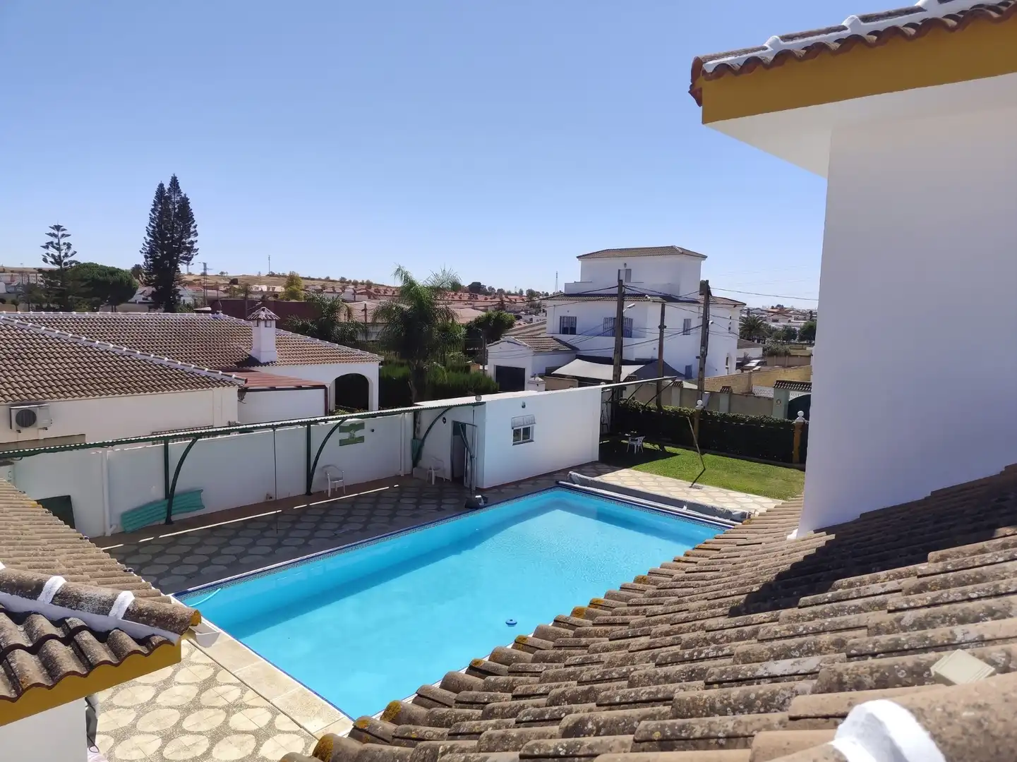 Piscina de Casa o chalet en venta en Carrión de los Céspedes con Aire acondicionado, Calefacción y Jardín privado
