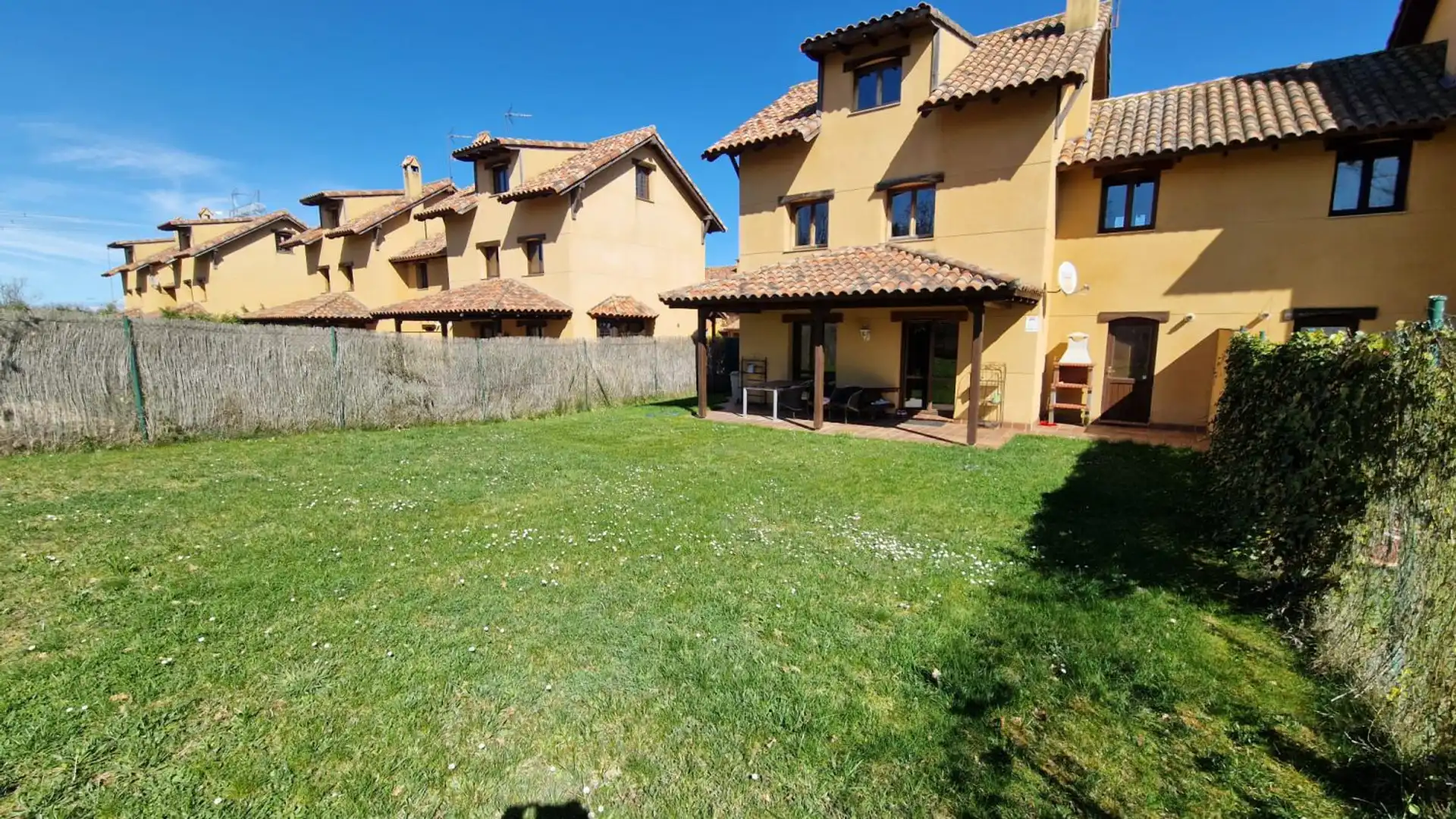 Garten von Haus oder Chalet zum Verkauf in Valverde de la Virgen mit Heizung, Parkett und Abstellraum