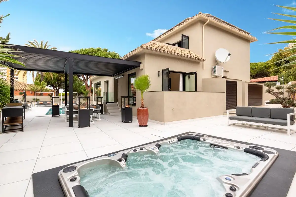 Villa mit Terrasse zum Verkauf in Elviria - Cabopino, imagen 2