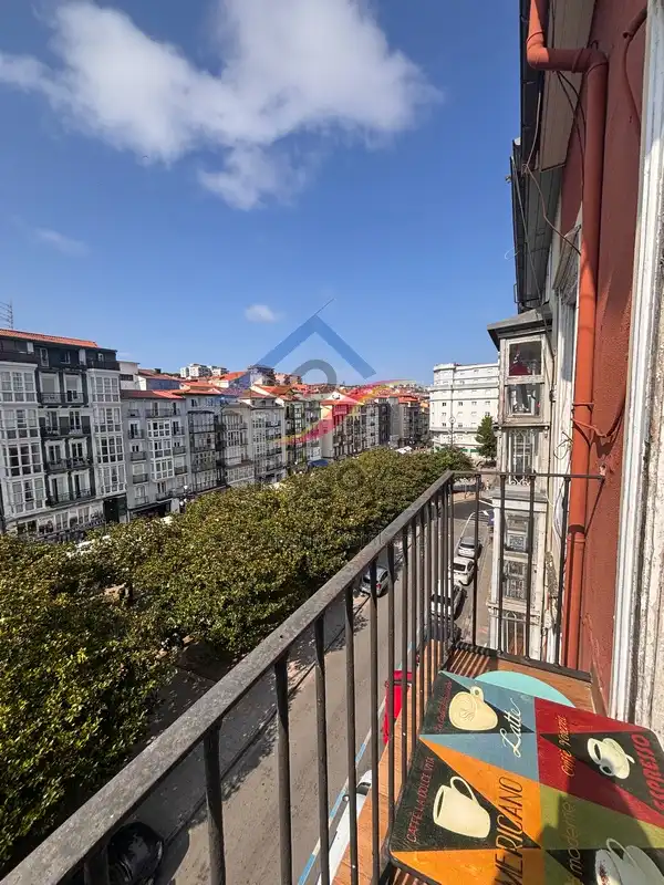 Vista exterior de Pis de lloguer en Santander amb Calefacció, Moblat i Rentadora