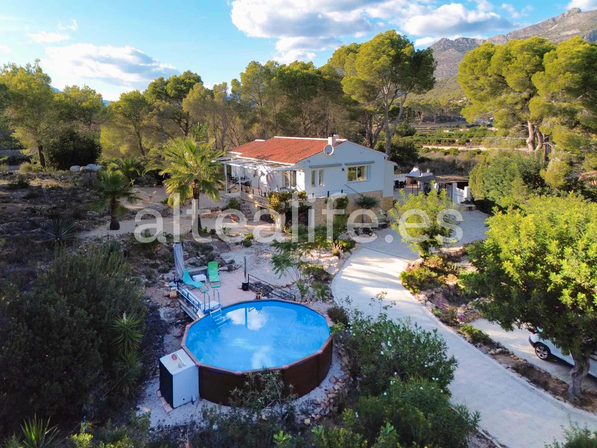 Vista exterior de Casa o xalet en venda en Altea amb Aire condicionat, Jardí privat i Terrassa