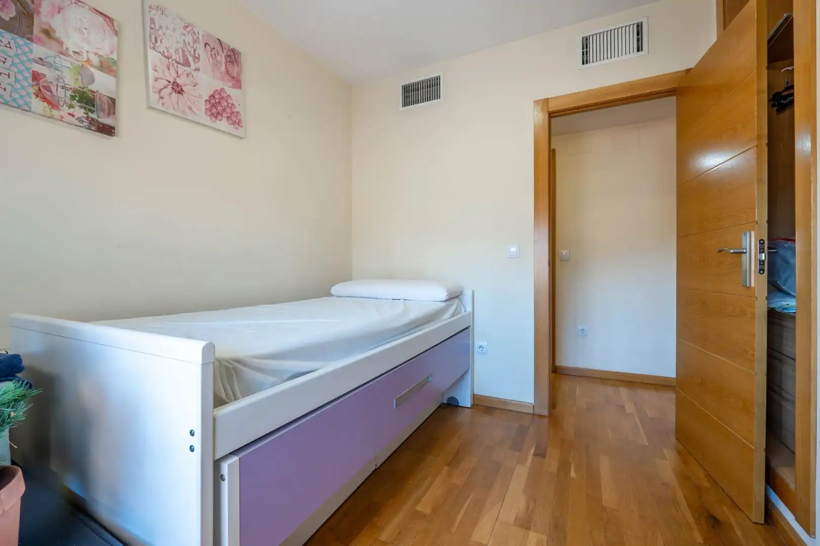 Bedroom of Flat for sale in Granada  with Air Conditioner, Heating and Private garden