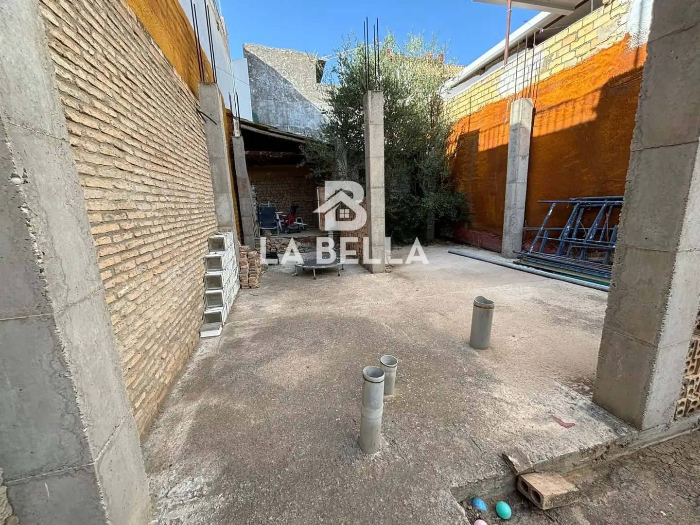Vista exterior de Residencial en venda en Sevilla