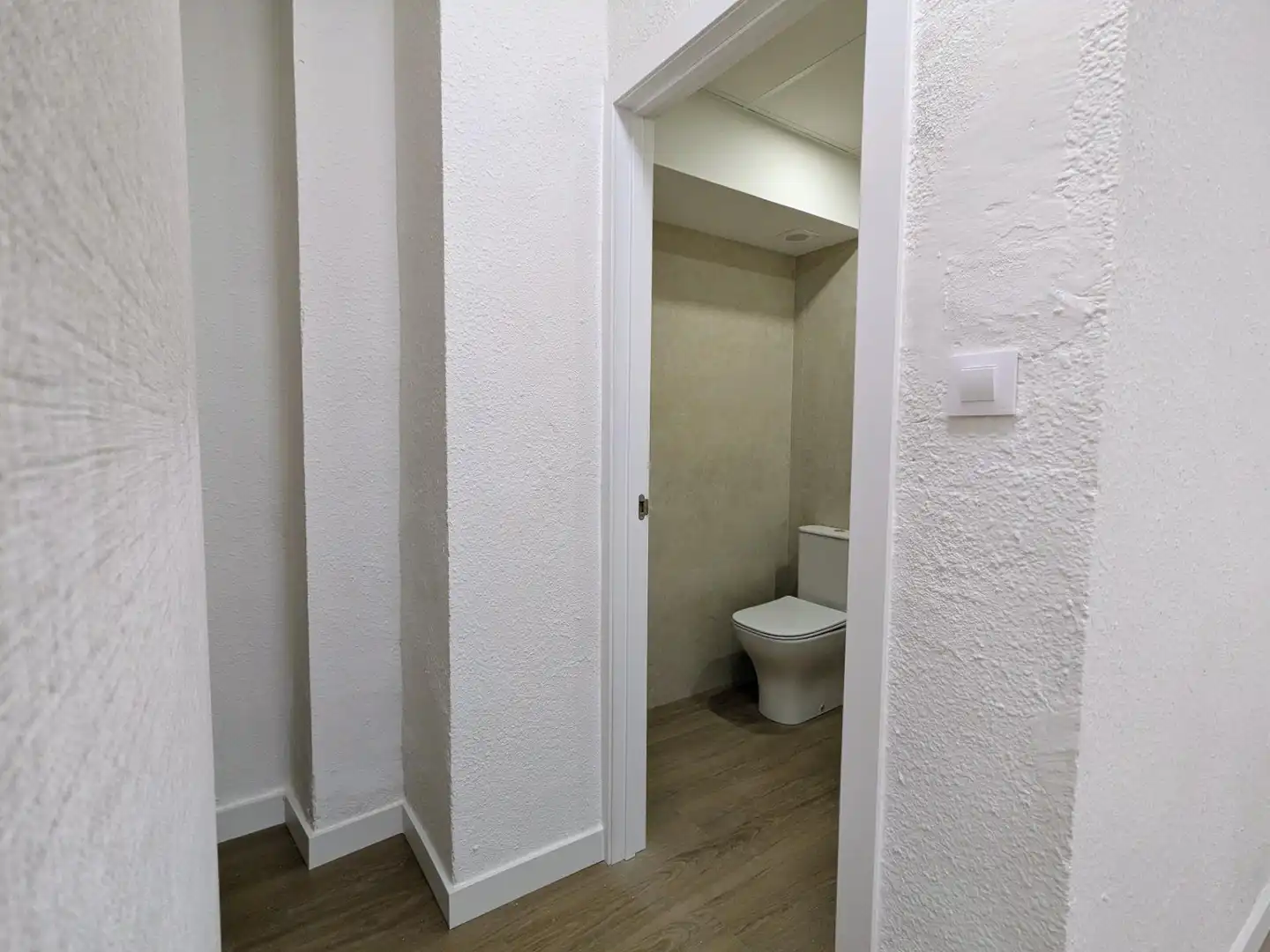 Bathroom of Commercial properties for rent in Valencia  with Air Conditioner