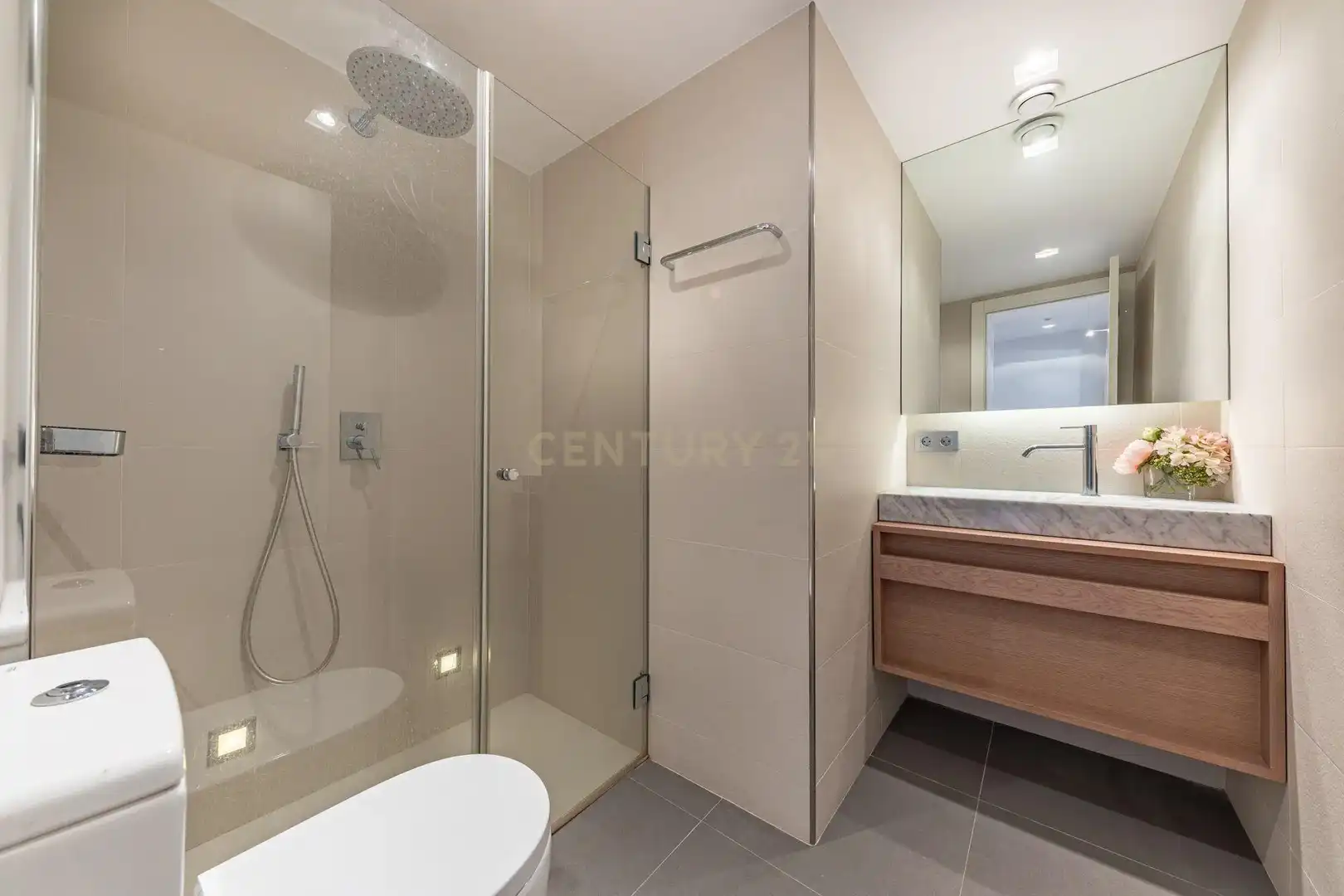 Bathroom of Apartments for rent in Barcelona  with Air Conditioner, Swimming Pool and Oven