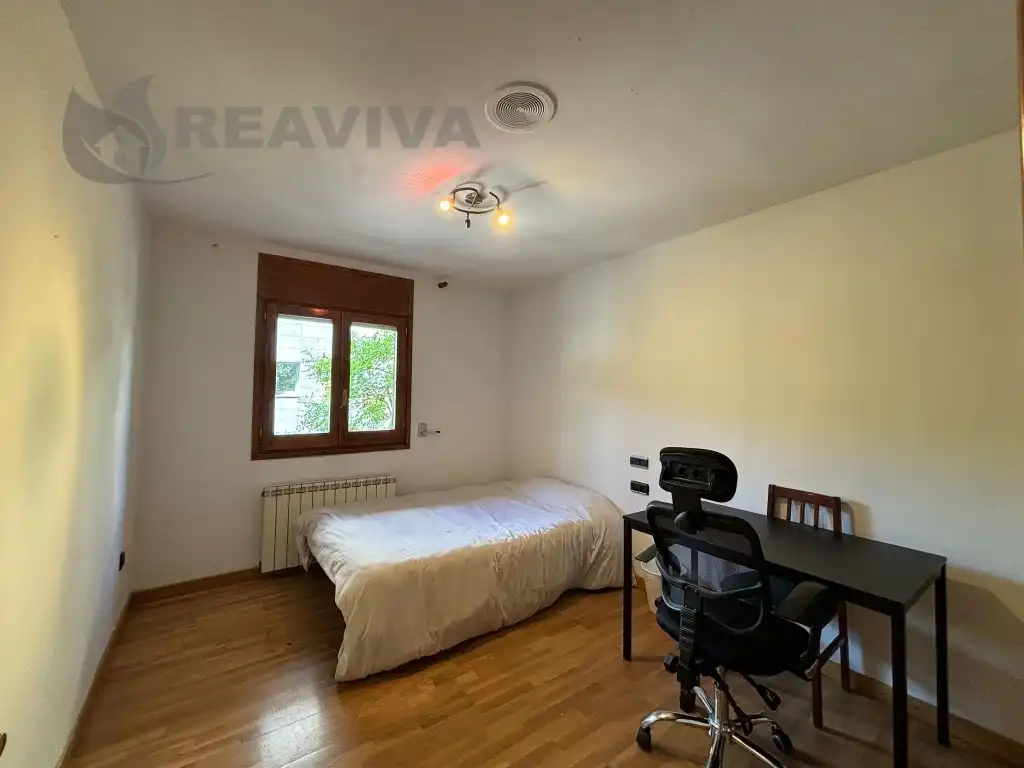 Habitación de Piso en venta en La Seu d'Urgell con Horno, Lavadora y Microondas