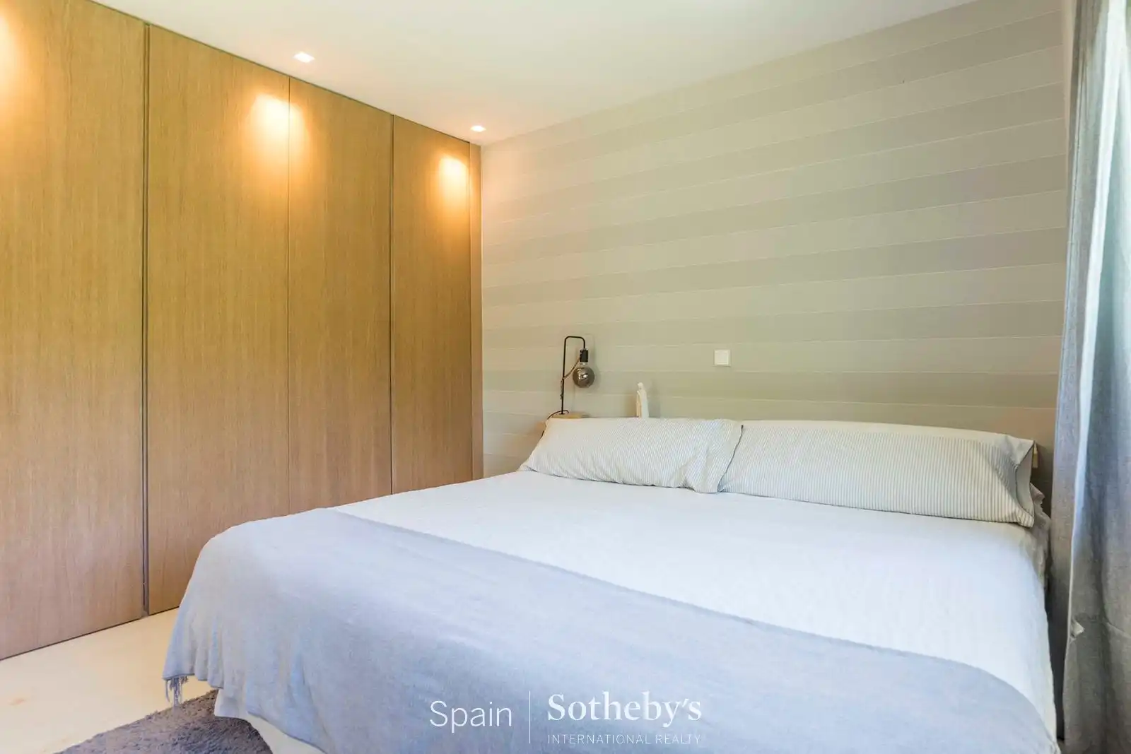 Habitación de Casa adosada en venta en Madrid con Aire acondicionado, Calefacción y Jardín privado