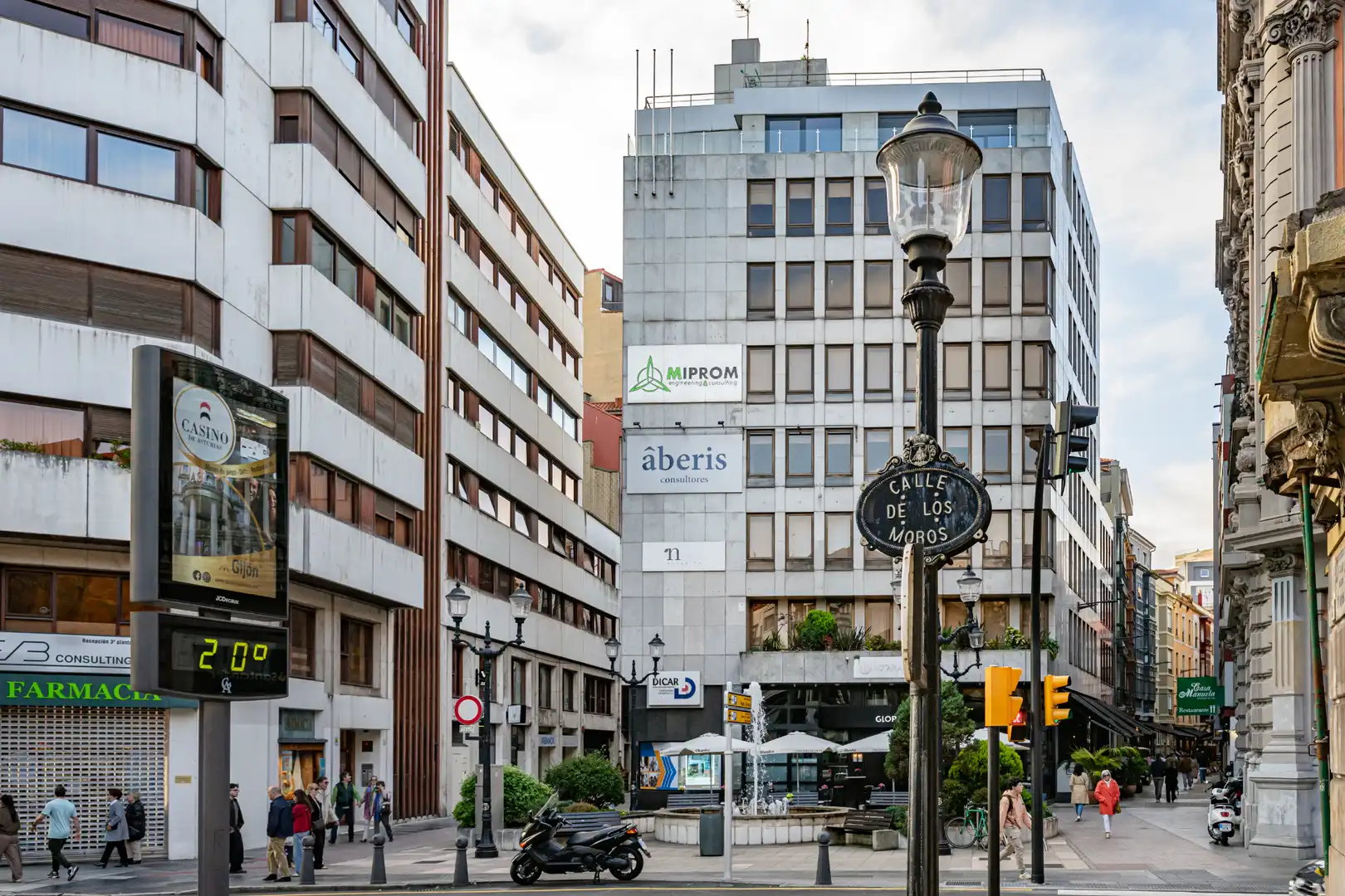 Vista exterior de Piso en venta en Gijón  con Parquet