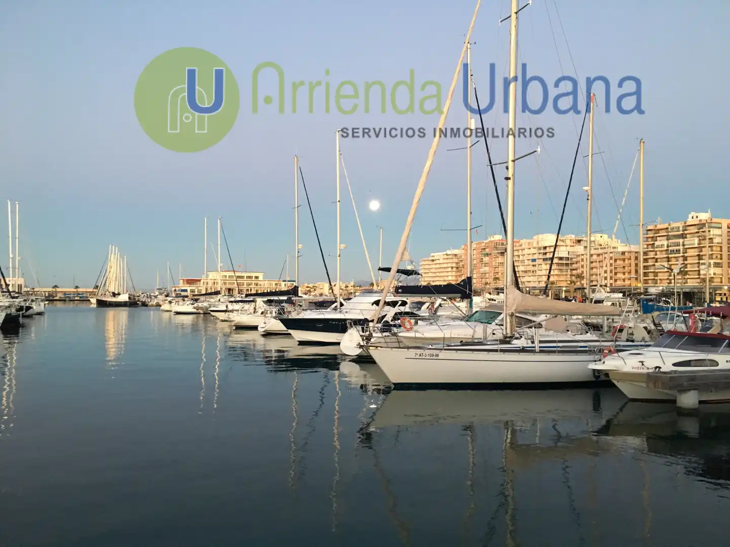 Vista exterior de Àtic en venda en Santa Pola amb Calefacció, Piscina i Balcó